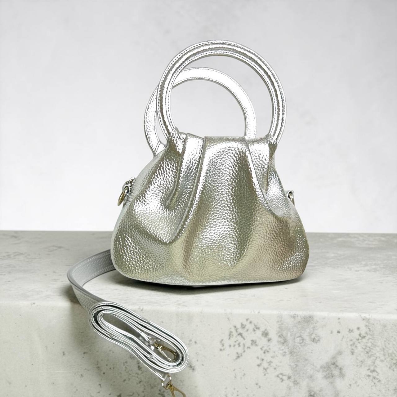Glow bag in silver