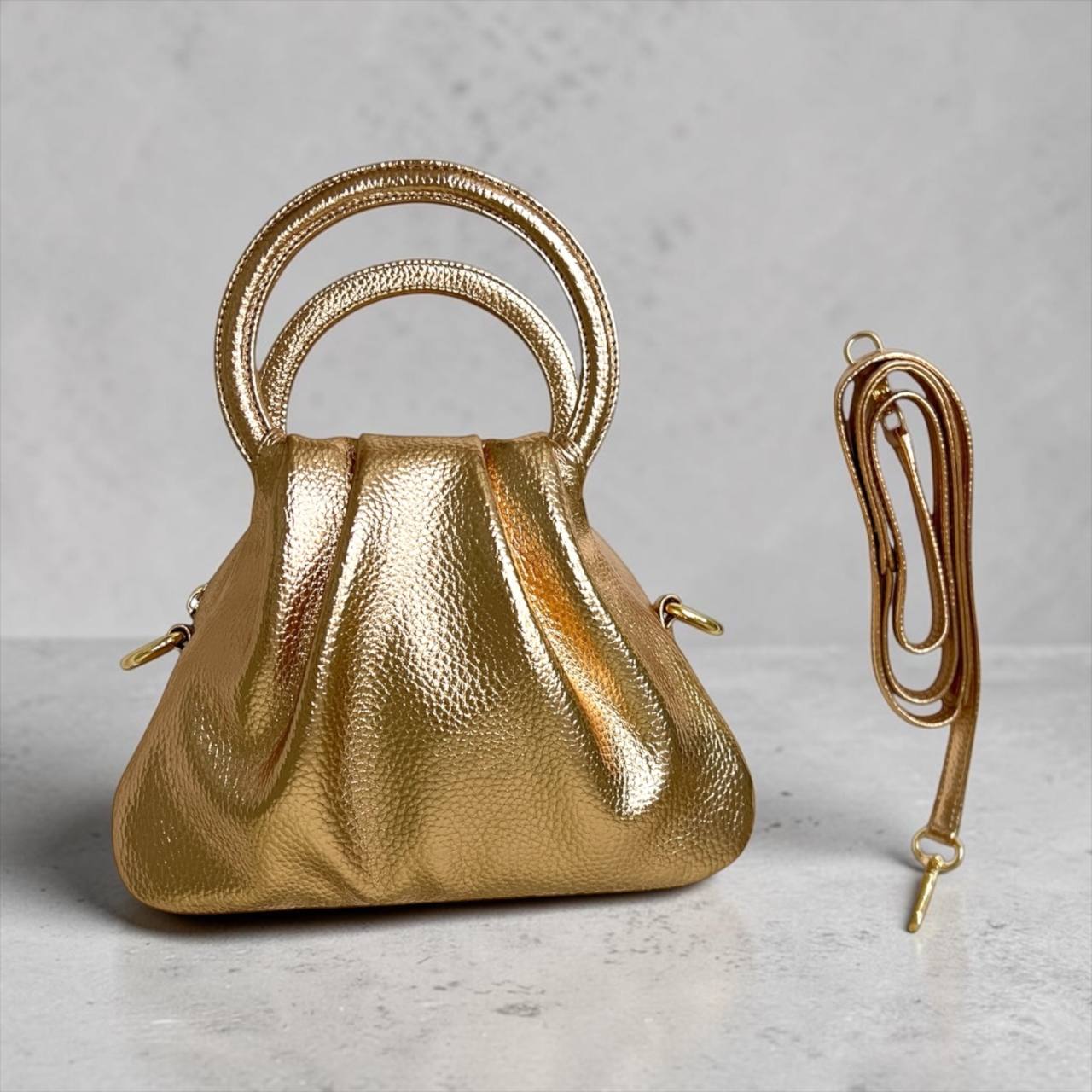 Glow bag in Champagne gold